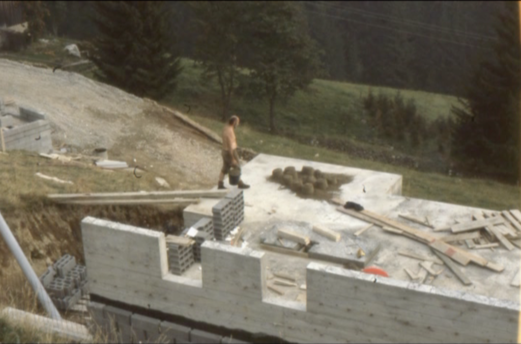 Chalet du Gran Maci Manigod : construction initiale des fondations en 1975