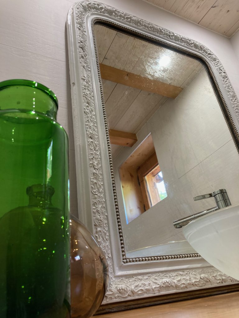 Intérieur Chalet du Gran Maci Manigod : salle de bain rez de chaussée rénové